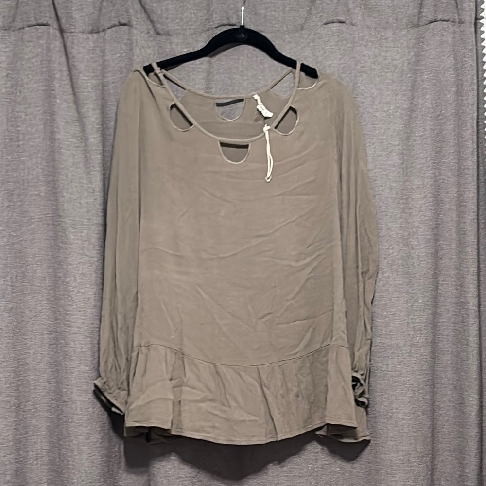 Entro Cream 3/4 Sleeve Cut Out Blouse